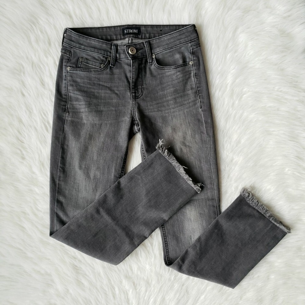 Strom Fem Crop Straight Cropped Jeans Women's Size 25 Ash Gray Fray Hem Stretch